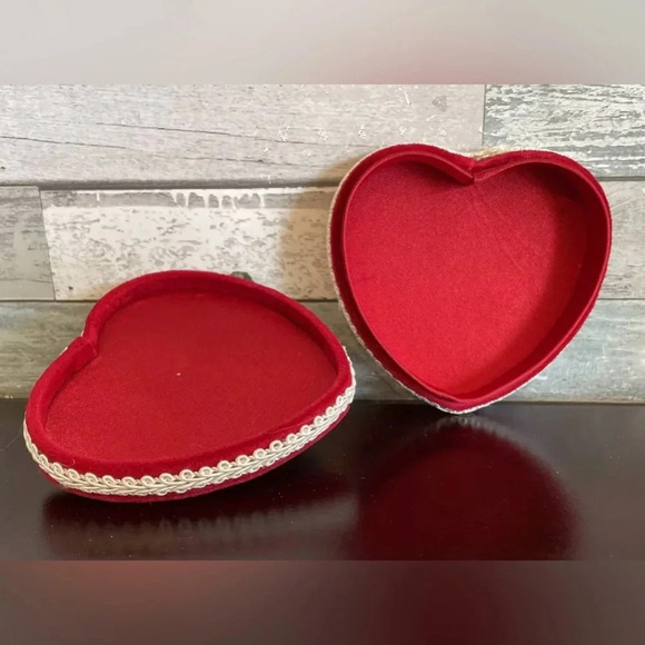 3 Vtg Valentine’s Day Heart Red Fabric 4” Trinket Jewelry Gift Boxes Cupid Love - Picture 7 of 14